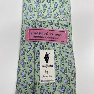 Vineyard Vines Mens Tie Lacrosse Players Green/Blue Silk Silk 3 1/8" (W) 60" (L)